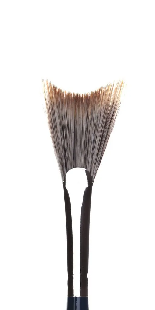 London Brush Company NouVeau 17 Soft Concave Fan Brush